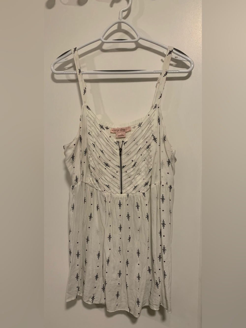 Cute White Printed Camisole with Front Zip
